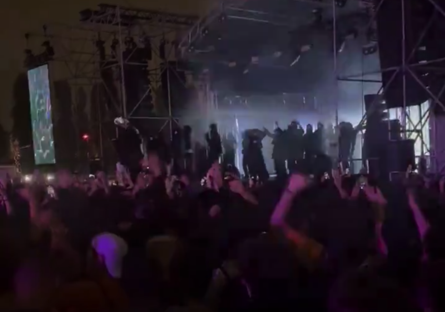 Frontières – Bordeaux : des rappeurs controversés mobilisés contre le RN dans un événement culturel subventionné