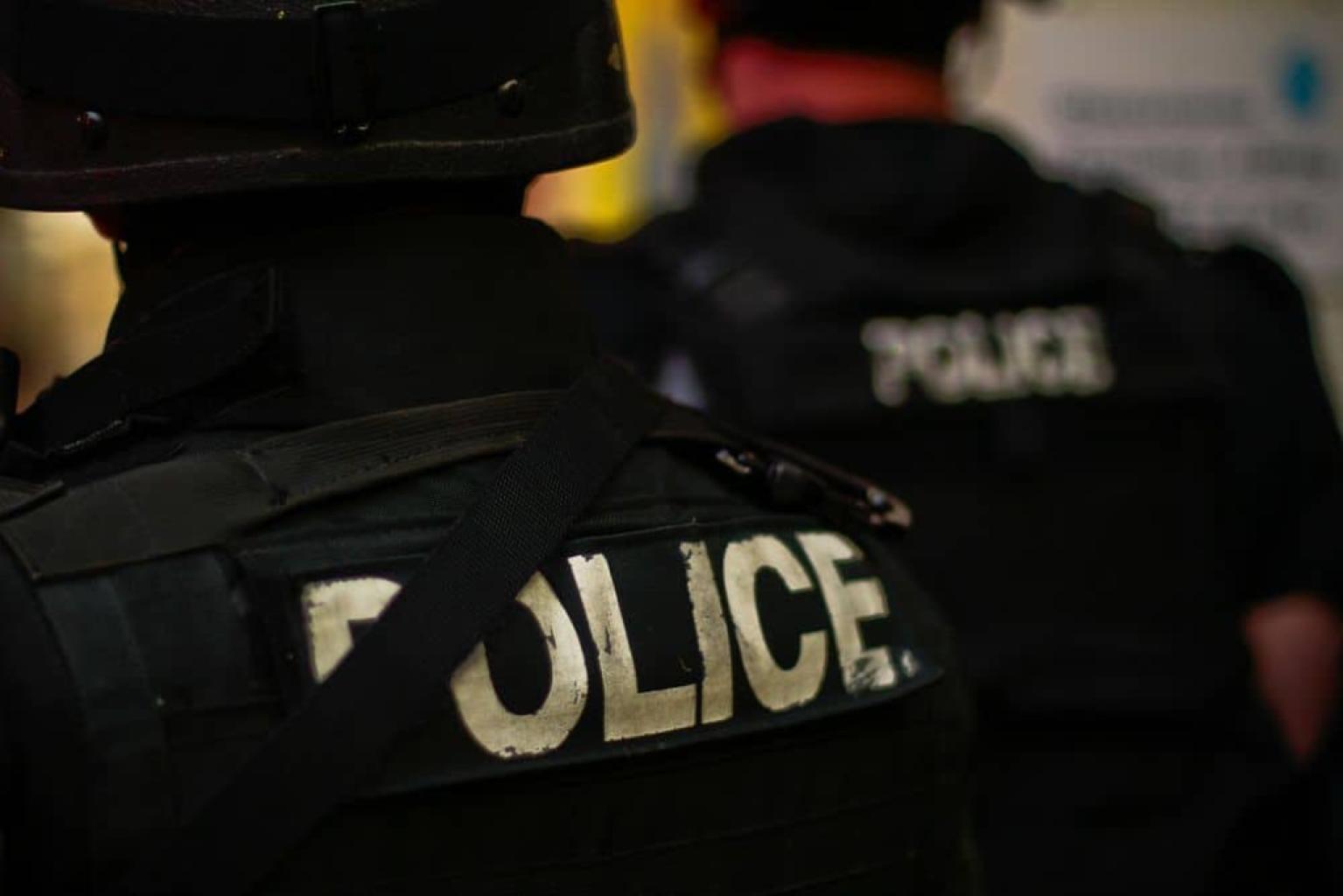 Un homme armé de deux couteaux abattu après avoir foncé sur des policiers à Bobigny