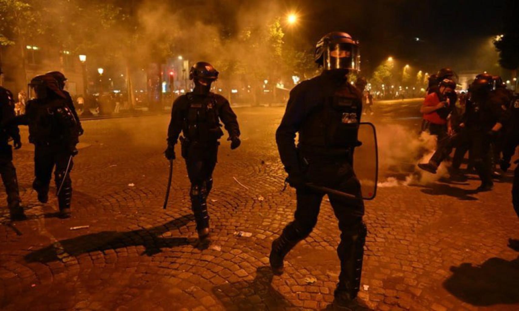 70 % des Français jugent les forces de l’ordre « pas assez répressives » après les violences en marge du match du PSG