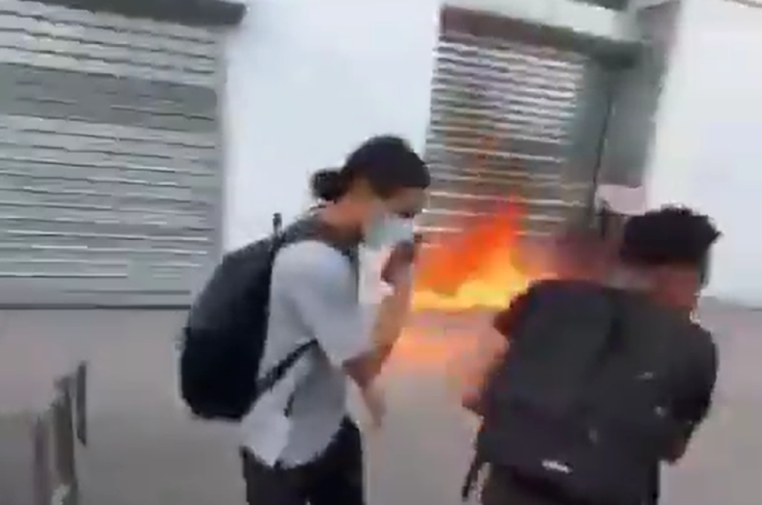 Vaulx-en-Velin : le commissariat pris pour cible par des bloqueurs en marge des violences urbaines Vaulx-en-Velin : le commissariat pris pour cible par des bloqueurs en marge des violences urbaines