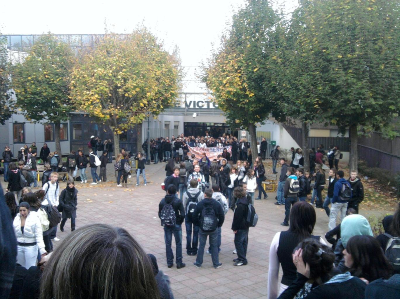 La facture des saccages liés aux blocus des lycées dépasse déjà 30 millions d'euros La facture des saccages liés aux blocus des lycées dépasse déjà 30 millions d'euros